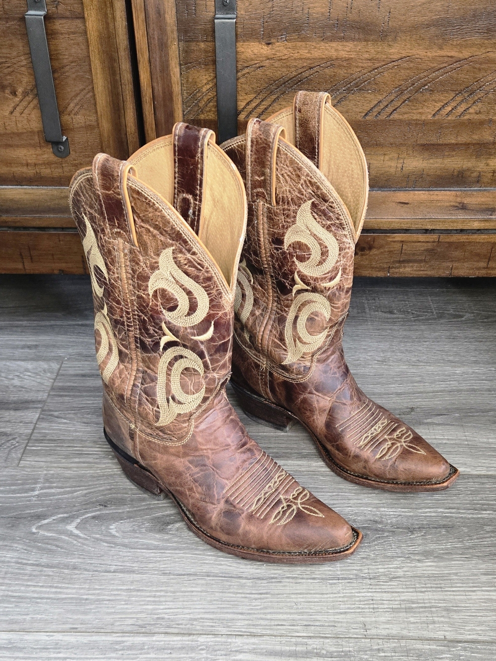 Justin Women's 6B Western Cowboy Boots Brown Distressed Leather Embroidered USA.